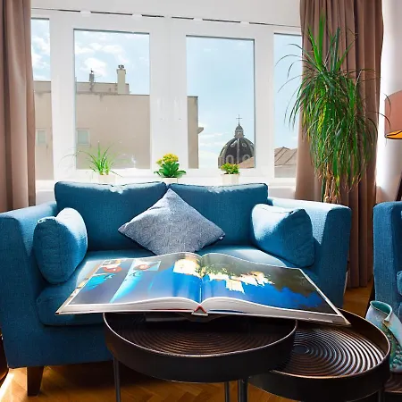 Deluxe Center Blue * Spalato