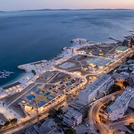 Deluxe Center Blue * Spalato