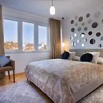 Deluxe Center Blue Apartment Split