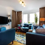 Deluxe Center Blue Apartment *