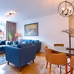 Deluxe Center Blue *