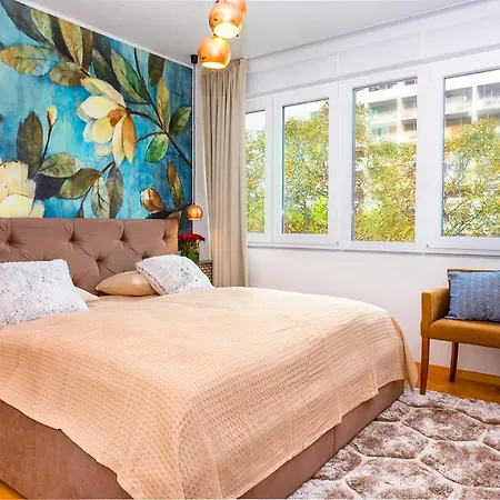 Deluxe Center Blue Apartment *